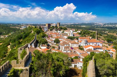 Şehrin Ortaçağ Obidos bir güzel yaz günü, Portekiz Hava panoramik