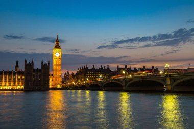Londra'da Big Ben, Parlamento ve Westminster bridge uygulamasında bir güzel yaz gecesi, İngiltere, Amerika Birleşik Devletleri
