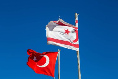 Türkiye ve Kuzey Kıbrıs'ta Bayraklarda bir güzel yaz günü