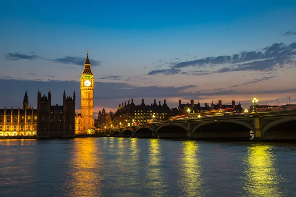 在美丽的夏夜 英格兰 英国伦敦大本钟 议会大厦和威斯敏斯特桥 — 图库照片
