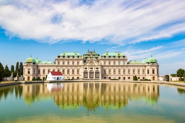 Fuente Palacio Belvedere Viena Austria Hermoso Día Verano —  Fotos de Stock