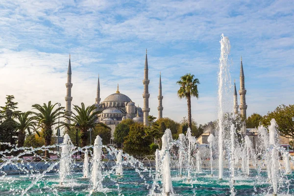 Mešita Sultan Ahmed Modrá Mešita Kašna Istanbulu Turecku Krásné Letní — Stock fotografie