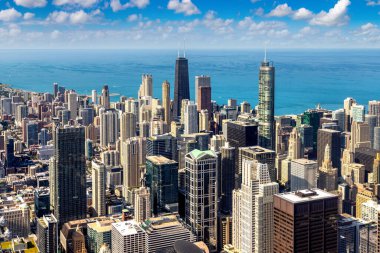 Chicago ve Michigan Gölü 'nün panoramik şehir manzarası güneşli bir günde, Illinois, ABD