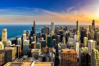 Chicago ve Michigan Gölü 'nün panoramik şehir manzarası gün batımında, Illinois, ABD