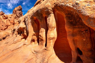 Ateş Vadisi Parkı güneşli bir günde, Nevada, ABD