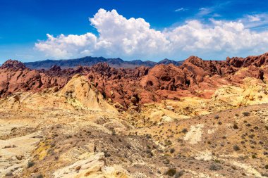 Ateş Vadisi Parkı güneşli bir günde, Nevada, ABD