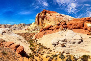 Ateş Vadisi Parkı güneşli bir günde, Nevada, ABD
