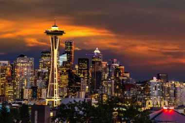 Seattle 'ın gece panoramik manzarası, Washington, ABD