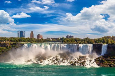 Kanada 'nın Niagara Şelaleleri, Amerika Şelaleleri, Niagara Şelaleleri, Ontario, Kanada' da güneşli bir günde