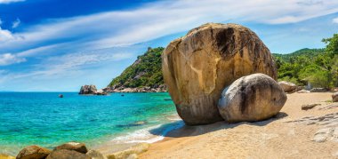 Tayland 'ın Koh Tao adasındaki Ao Tanote plajının panoraması.