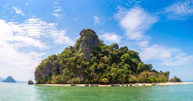 Tayland 'ın Krabi ilindeki Koh Phak Bia adasında tropik plajların panoraması