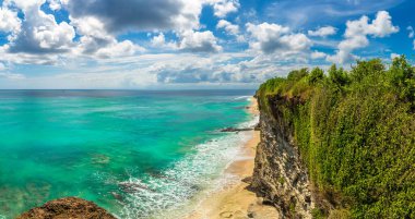 Endonezya 'nın güneşli bir gününde Bali' deki Rüya Diyarı Sahili Panoraması