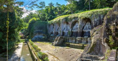 Endonezya, Bali 'deki Pura Gunung Kawi Tapınağı' nın panoraması güneşli bir günde