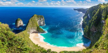 Nusa Penida Adası, Bali, Endonezya 'daki Kelingking Sahili Panoraması