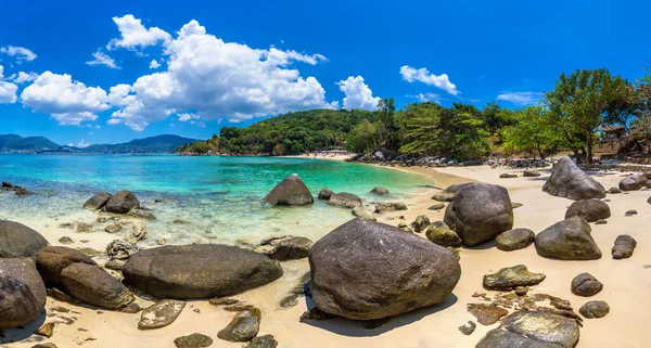 Phuket Adası, Tayland 'da güneşli bir günde Cennet Sahili Panoraması
