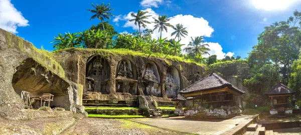Endonezya, Bali 'deki Pura Gunung Kawi Tapınağı' nın panoraması güneşli bir günde