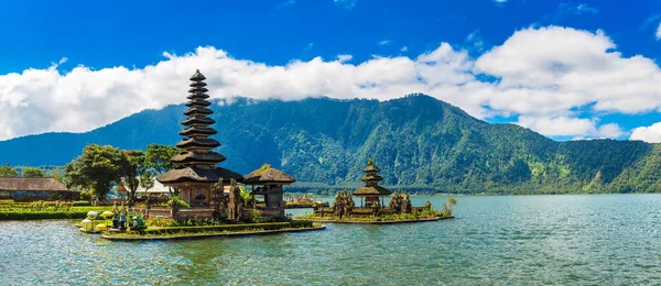 Panorama Templo Pura Ulun Danu Beratan Bedugul Lago Bali Indonésia — Fotografia de Stock