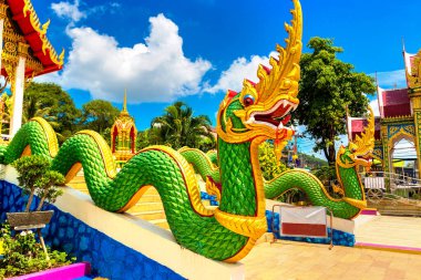 Bir yaz günü Tayland 'daki Phuket' te Karon Tapınağı