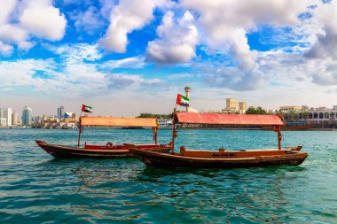 Abra - Dubai Körfezi, Birleşik Arap Emirlikleri 'ndeki geleneksel ahşap tekne.