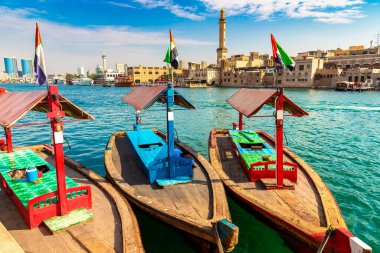 Abra - Dubai Körfezi, Birleşik Arap Emirlikleri 'ndeki geleneksel ahşap tekne.