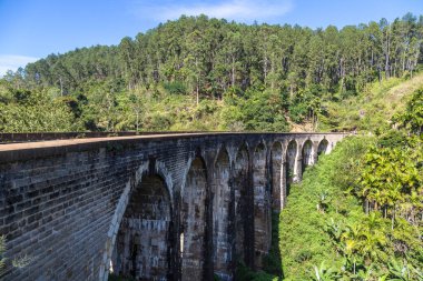 Nuwara Eliya, Sri Lanka 'da dokuz kemerli köprü.