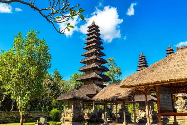 晴れた日にインドネシアのバリにあるタマン アーユン寺院 — ストック写真