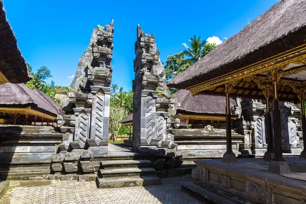 Pura Gunung Kawi tapınağı Bali, Endonezya 'da güneşli bir günde