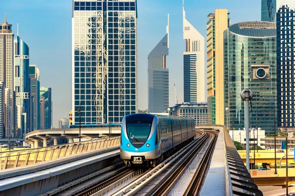 Tren Metro Dubái Día Verano Dubái Emiratos Árabes Unidos —  Fotos de Stock