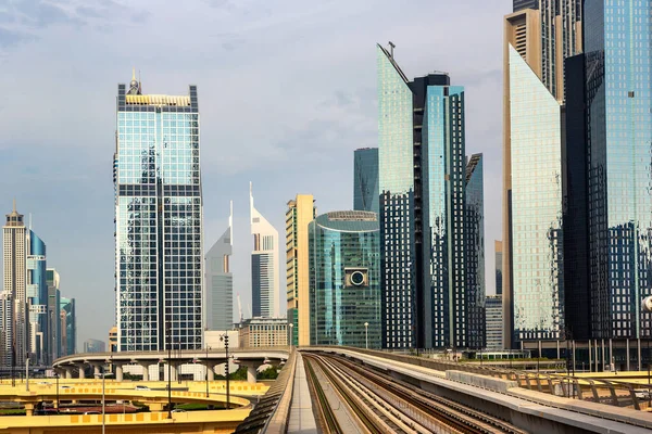 Дубай Метро Железной Дороги Летний День Дубае Объединенные Арабские Эмираты — стоковое фото