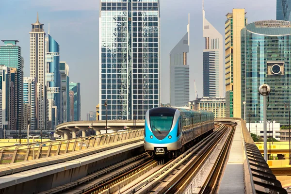 Dubai Metro Railway Letni Dzień Dubaj Zjednoczone Emiraty Arabskie — Zdjęcie stockowe