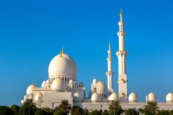 Mezquita Sheikh Zayed Abu Dhabi Día Verano Emiratos Árabes Unidos — Foto de Stock
