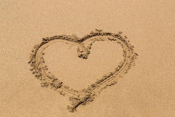 Symbole Coeur Écrit Dans Sable Sur Une Plage Tropicale — Photo