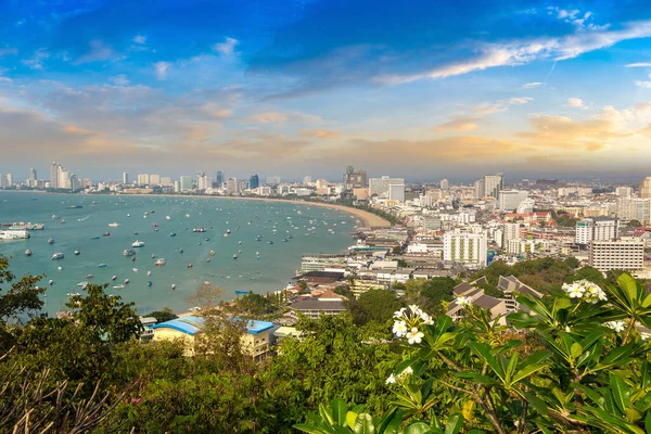 Pattaya Körfezi, Tayland 'da yaz günü panoramik hava manzarası