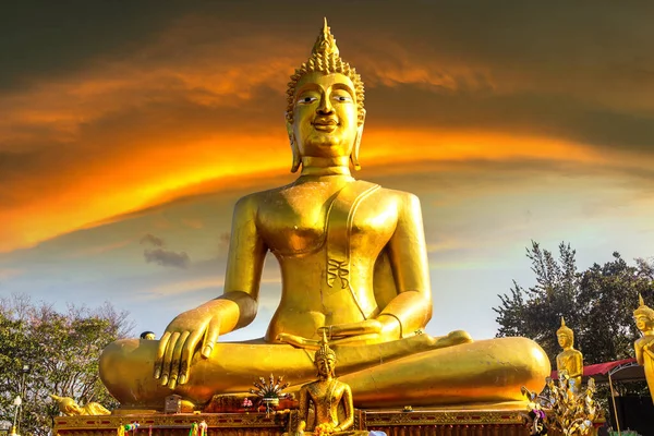 Arany Nagy Buddha Pattayában Thaiföldön Egy Nyári Napon — Stock Fotó