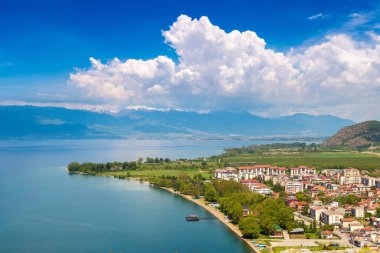 Ohri şehir ve Ohri Gölü bir güzel yaz günü, Makedonya Cumhuriyeti