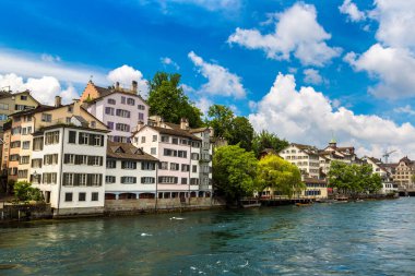 Zürih'in tarihi bölümünde bir güzel yaz günü, İsviçre