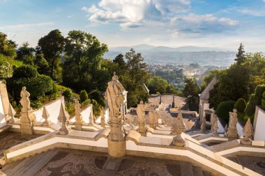 BOM Jesus mı Braga Monte manastırda bir güzel yaz günü, Portekiz