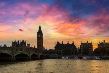 Londra'da Big Ben, Parlamento ve Westminster bridge uygulamasında bir güzel yaz gecesi, İngiltere, Amerika Birleşik Devletleri
