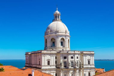 Lizbon 'daki Ulusal Panteon (Santa Engracia Kilisesi) 30 Temmuz 2014 tarihinde Lizbon, Portekiz' de bir yaz günü