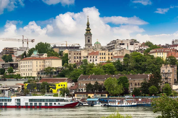 Belgrad cityscape bir güzel yaz günü Sırbistan Sava Nehri üzerinden