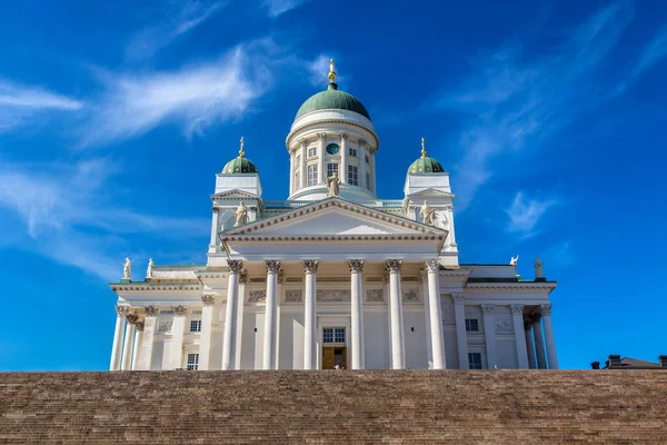 美しい夏の日 フィンランドのヘルシンキ大聖堂 — ストック写真