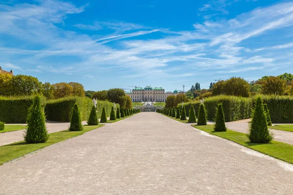 Belvedere Sarayı bir güzel yaz günü Viyana, Avusturya'da