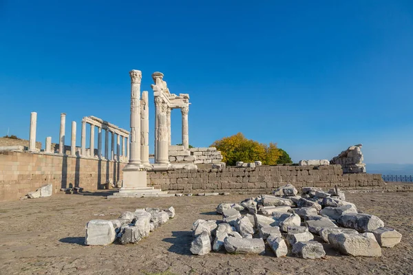 Temple Trajan Ancient City Pergamon Bergama Turkey Beautiful Summer Day — Stock Photo, Image