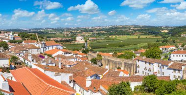 Şehrin Ortaçağ Obidos bir güzel yaz günü, Portekiz Hava panoramik
