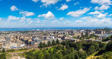 Panoramik hava görünümünde Edinburgh bir güzel yaz günü, İskoçya, Birleşik Krallık