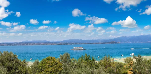 Panorama Sirmione Sul Lago Garda Una Bellissima Giornata Estiva — Foto Stock