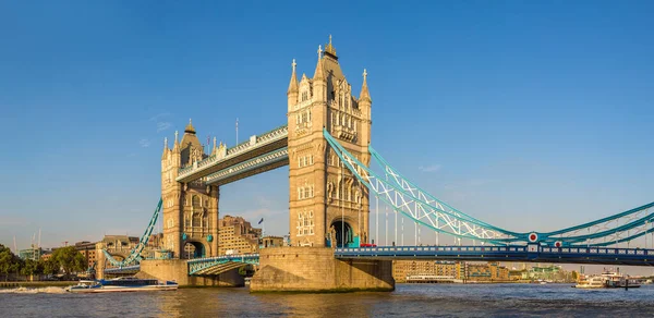 Tower Bridge Londýně Krásný Letní Den Anglie Velká Británie — Stock fotografie