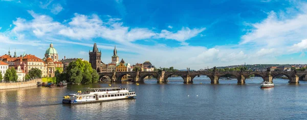 Panoramautsikt Över Karlsbron Prag Vacker Sommardag Tjeckien — Stockfoto