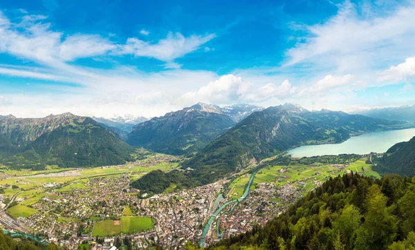 Interlaken panoramik bir güzel yaz günde, İsviçre