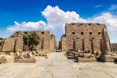 Karnak Tapınağı güneşli bir günde, Luxor, Mısır